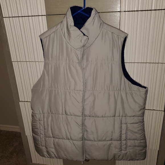 Old Navy Jackets & Blazers - Reversible puffer vest. Old Navy. 3X.